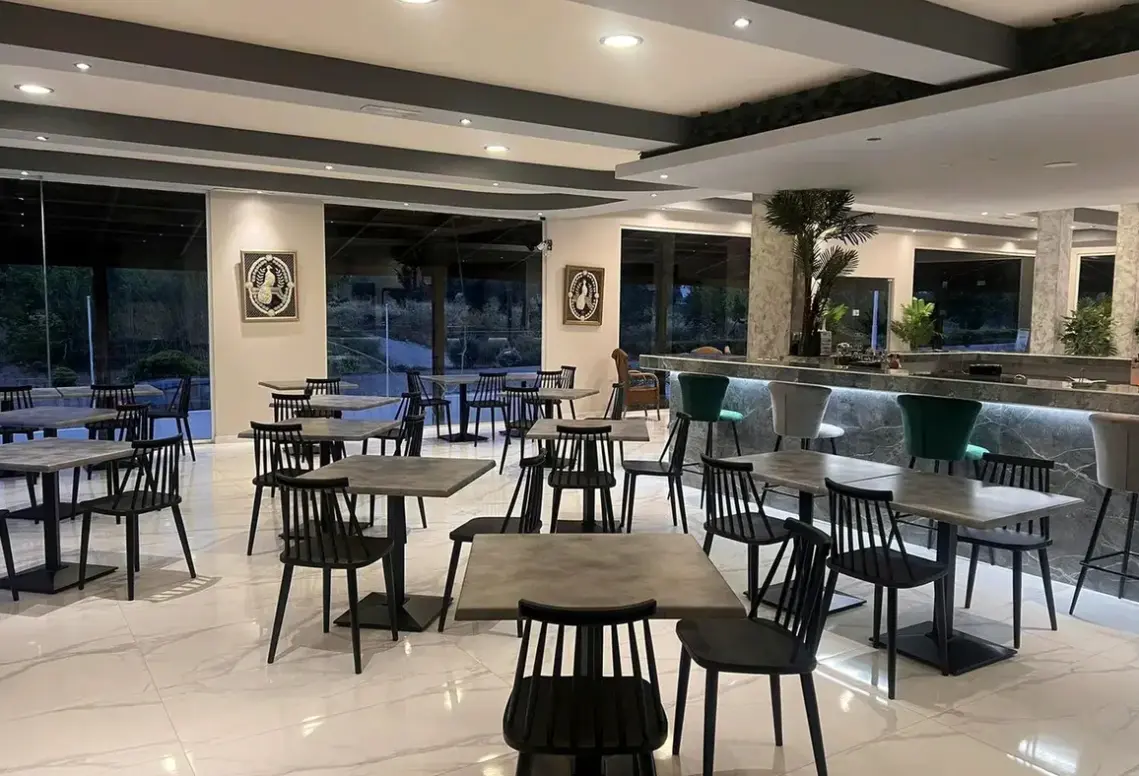 Restauracja i jedzenie w hotelu Sotirakis