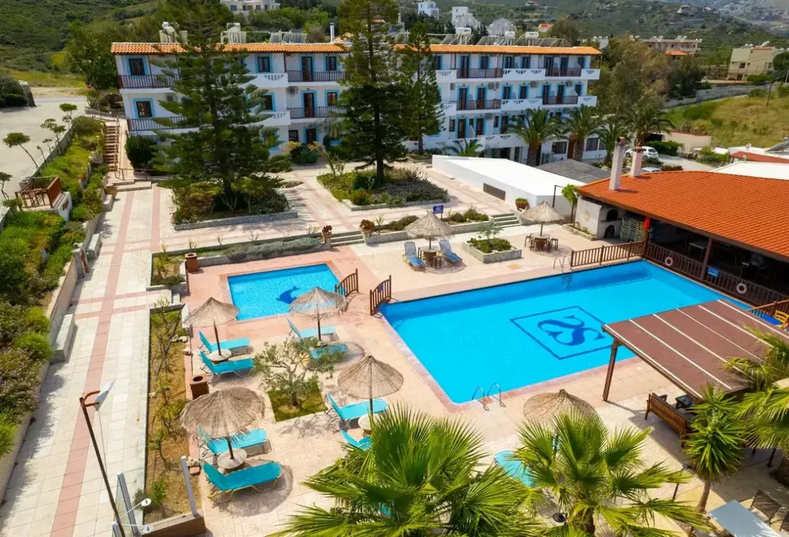 Basen w hotelu Spiros - Soula