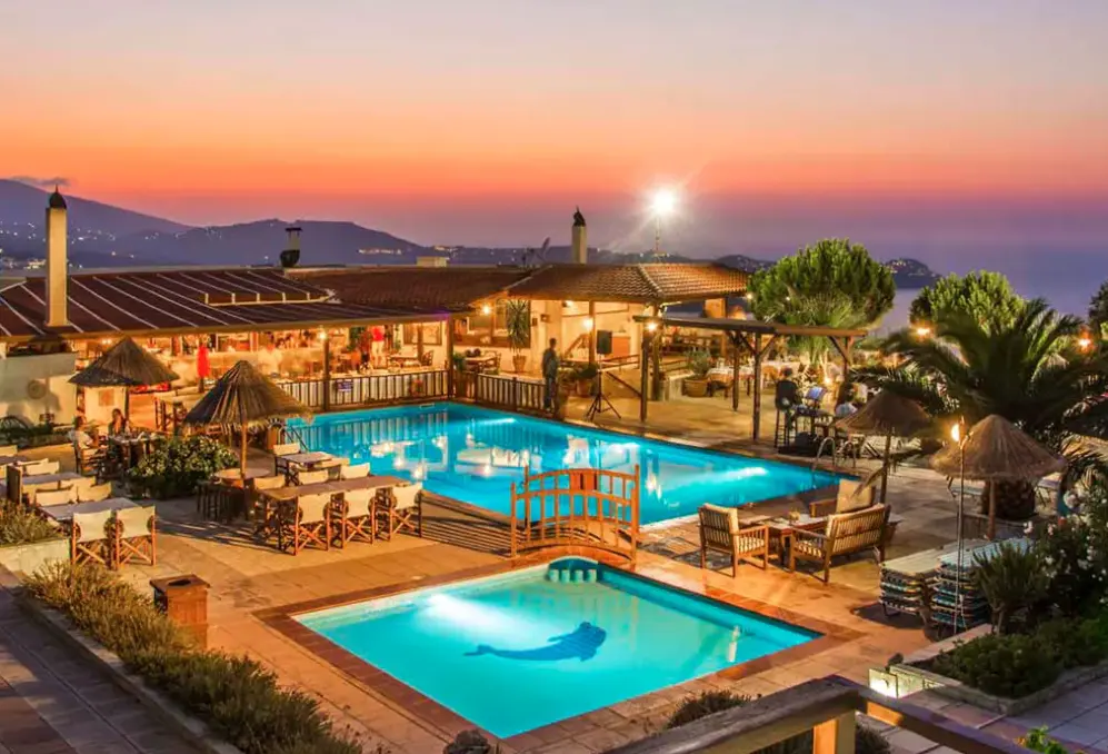 Basen w hotelu Spiros - Soula