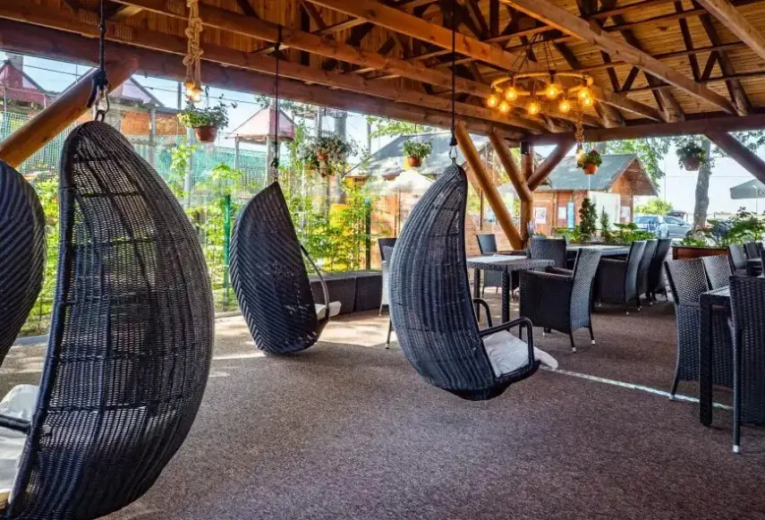 Restauracja i jedzenie w hotelu Strzelnica Family Resort & SPA