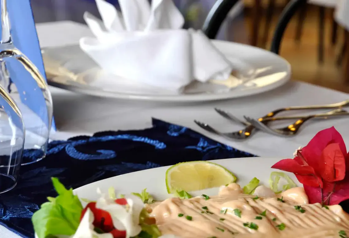 Restauracja i jedzenie w hotelu Su Giganti