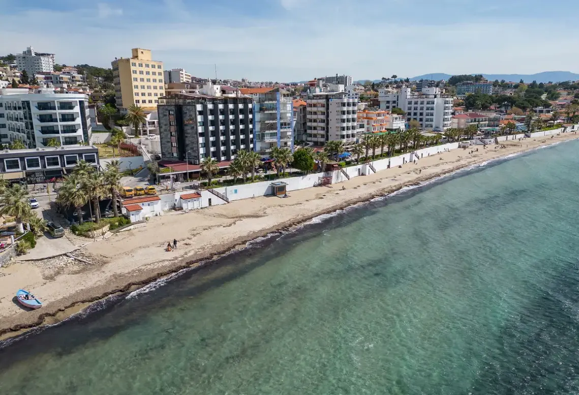 Plaża przy hotelu Sunday Beach