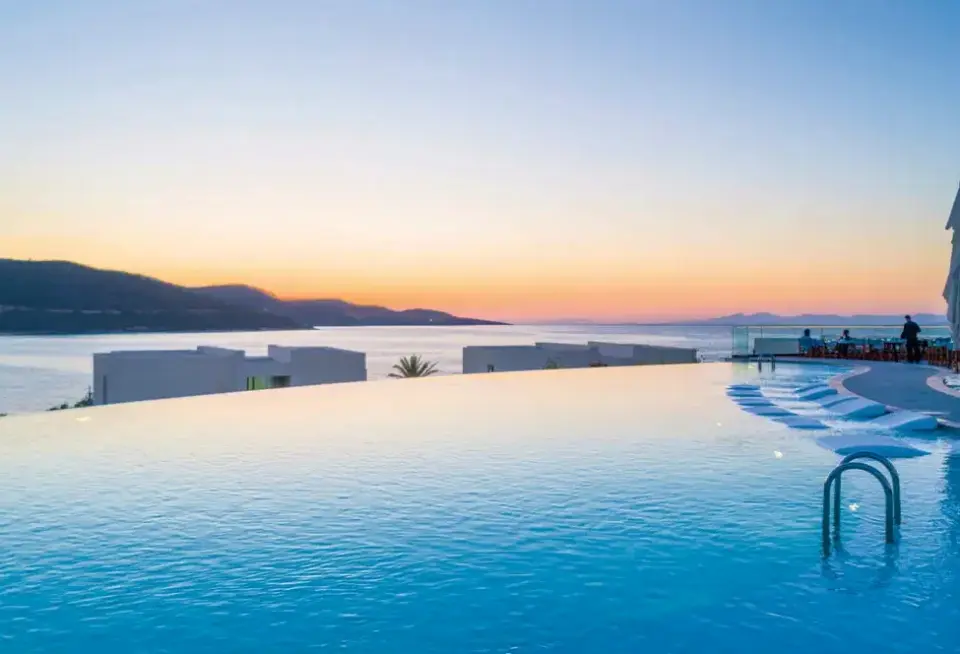 Basen w hotelu Susona Bodrum Lxr Hilton