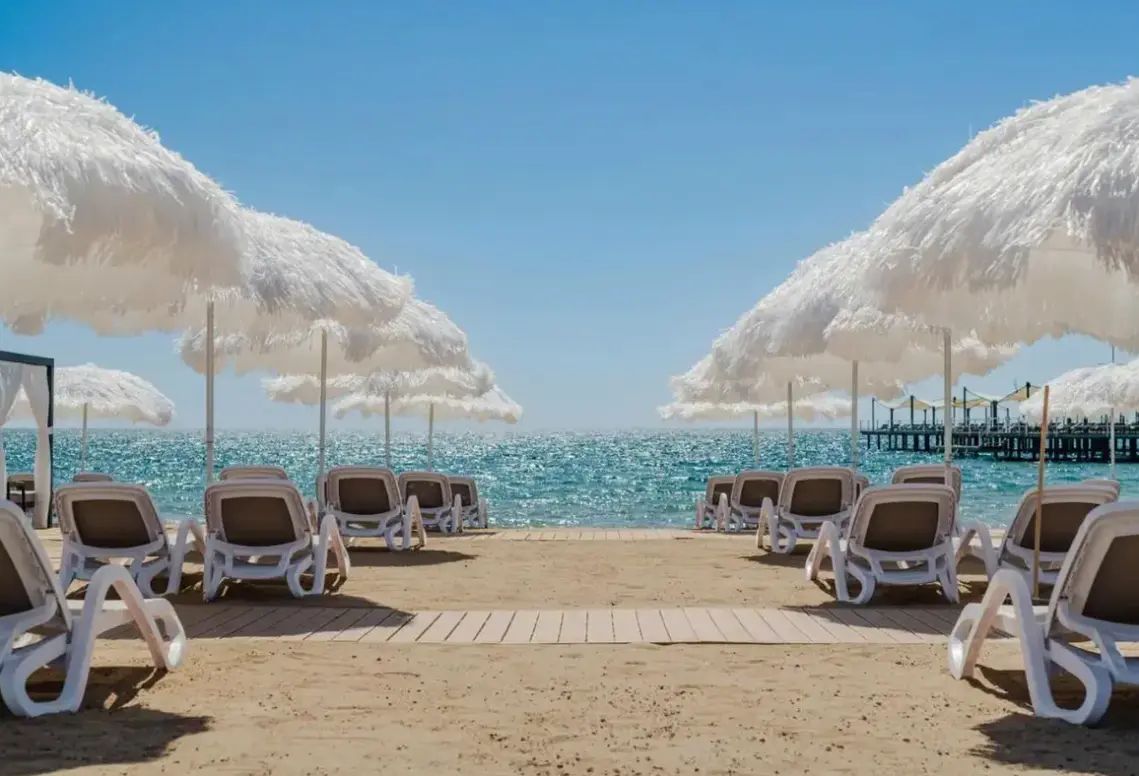 Plaża przy hotelu The Arkin Iskele