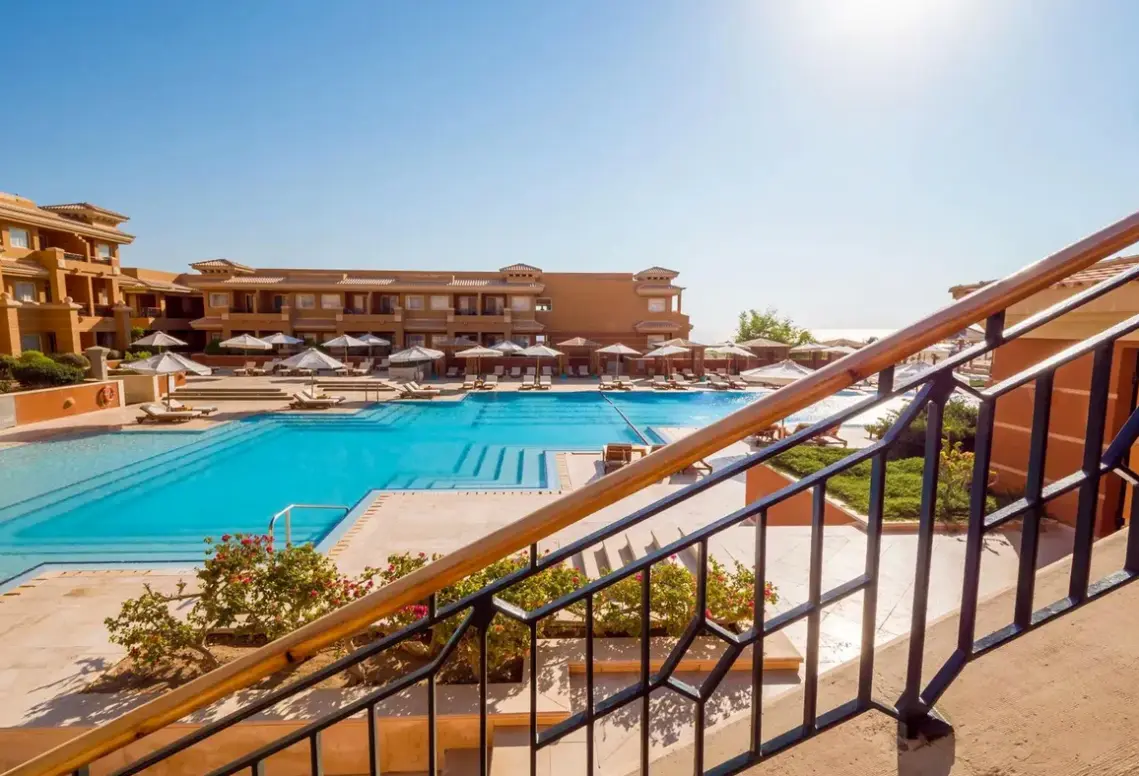 Basen w hotelu The Cascades Golf Resort Spa & Thalasso (ex Westin Soma Bay)