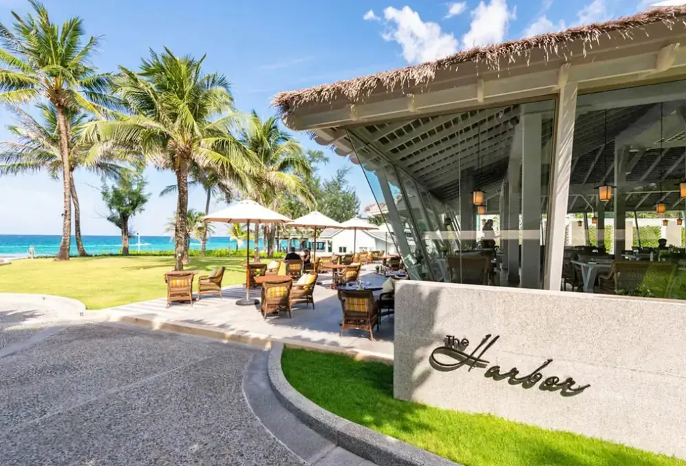 Restauracja i jedzenie w hotelu The Shore at Katathani