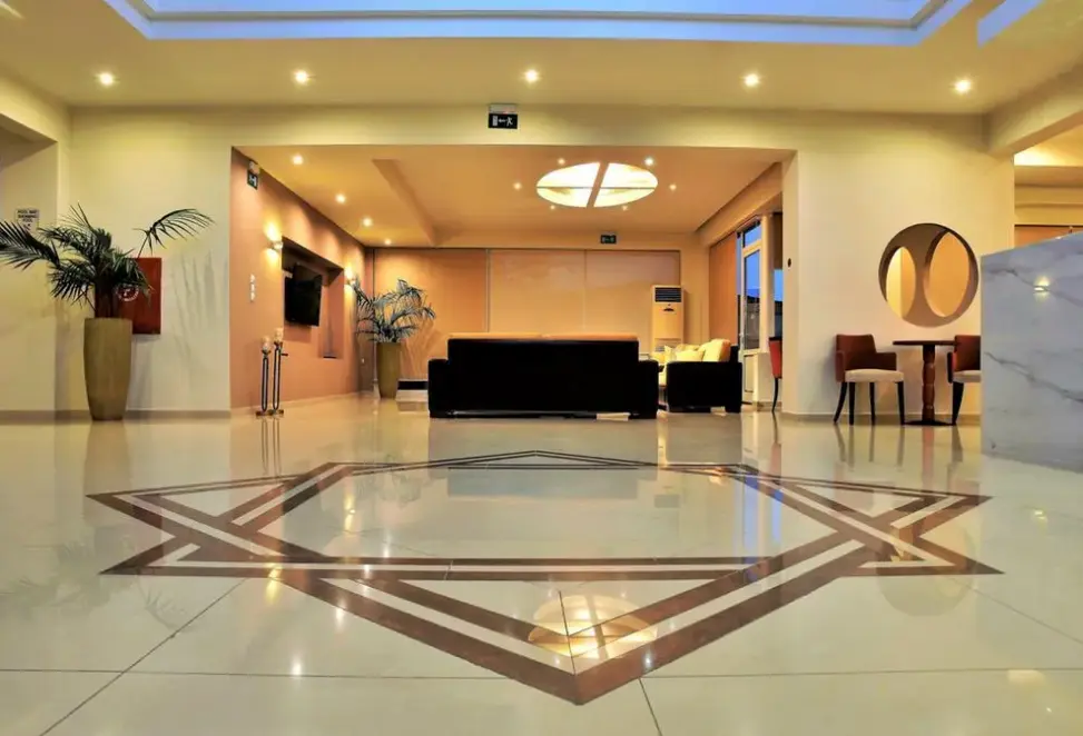 Lobby hotelu Theo (Chania)