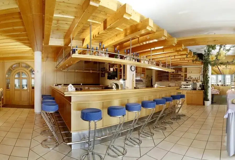 Restauracja i jedzenie w hotelu Tia Monte (Feichten)