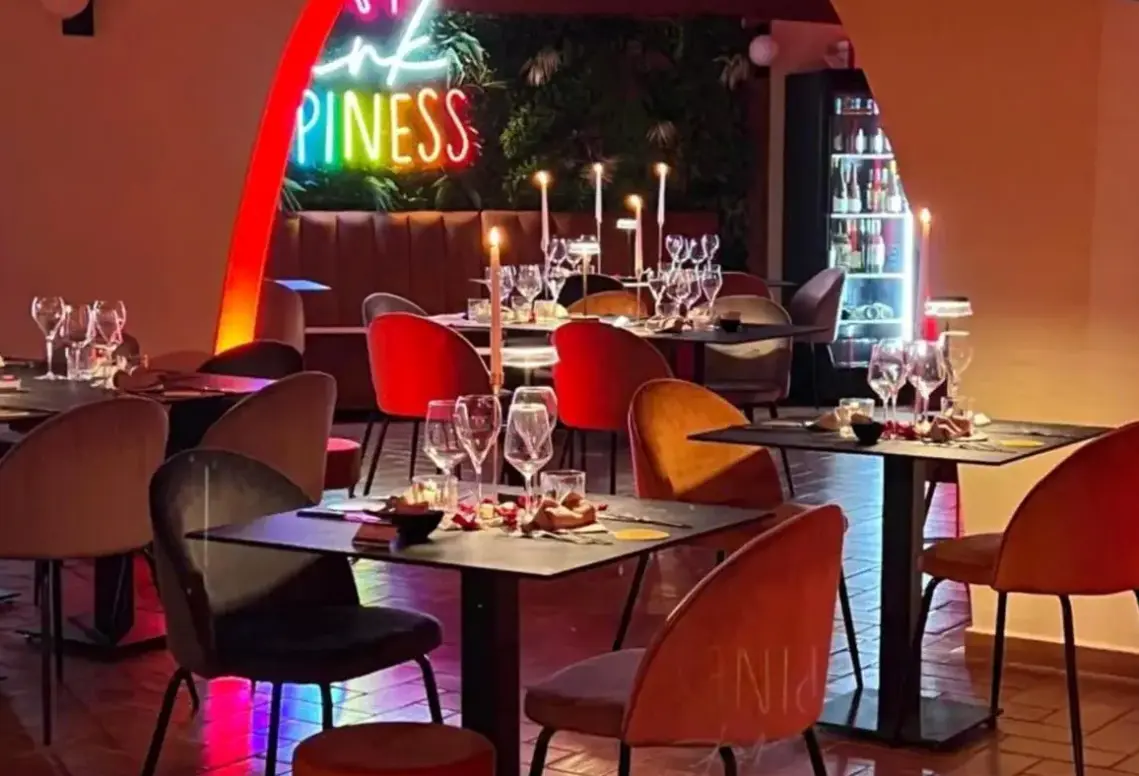 Restauracja i jedzenie w hotelu Tiber Suite