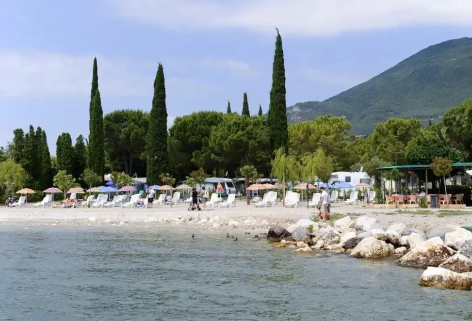 Plaża przy hotelu Toscolano Camping