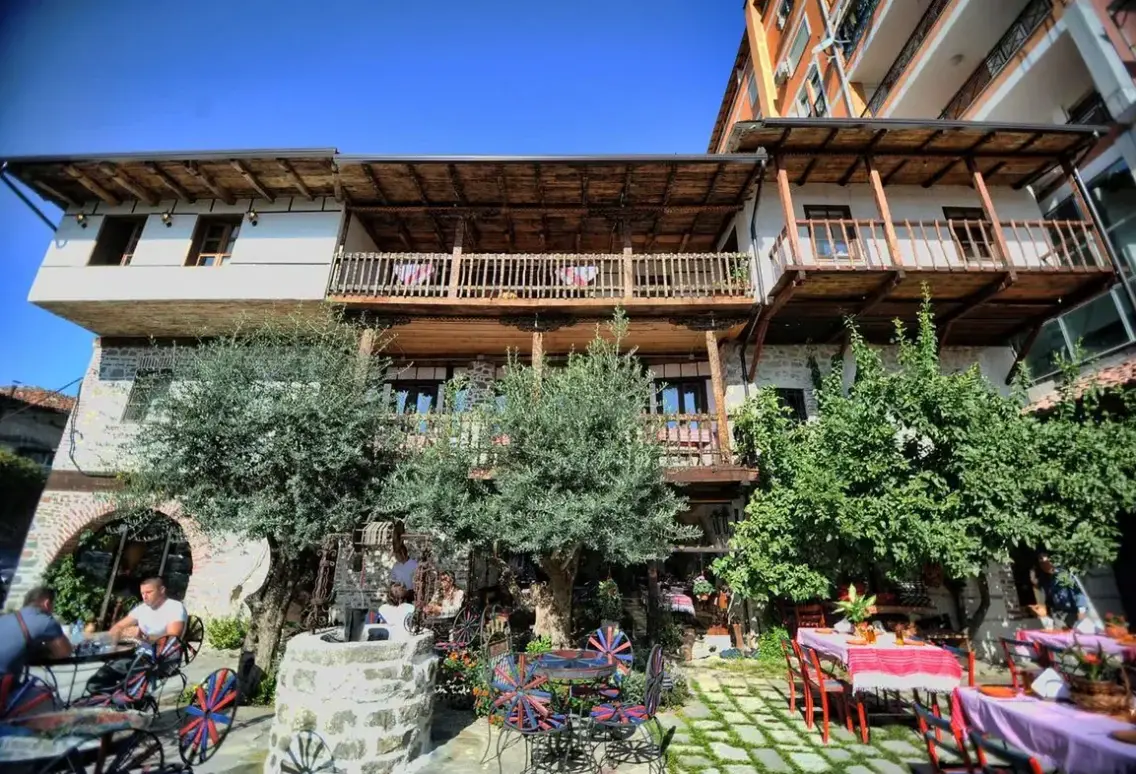 Restauracja i jedzenie w hotelu Tradita