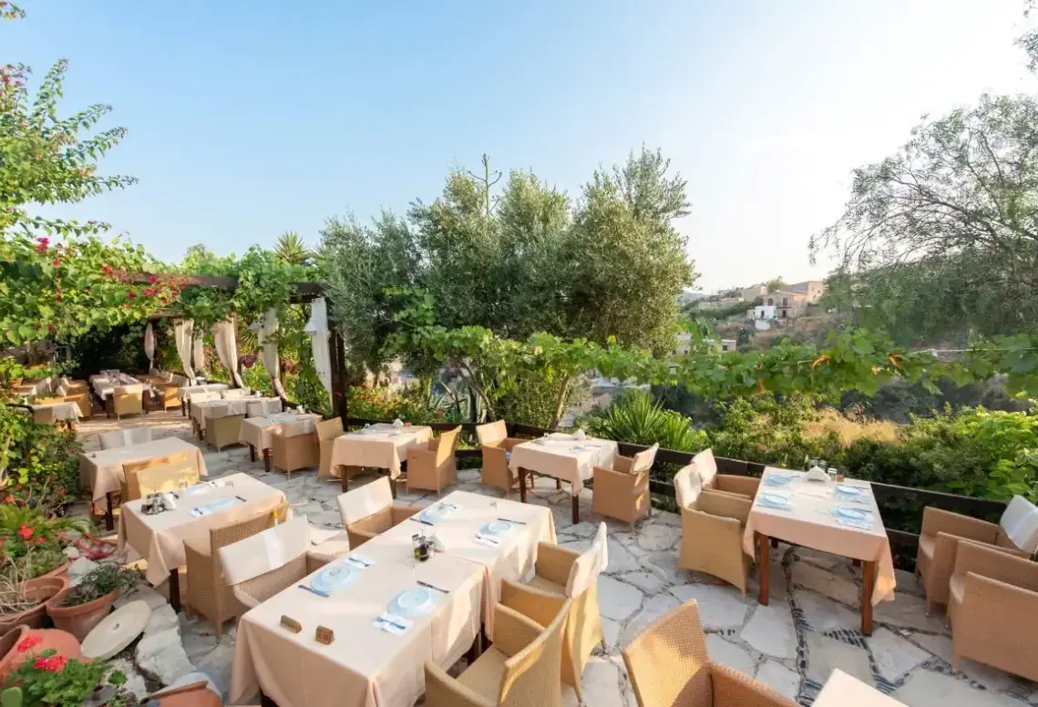 Restauracja i jedzenie w hotelu Traditionelle Apartments Cyprus Village Kalavassos