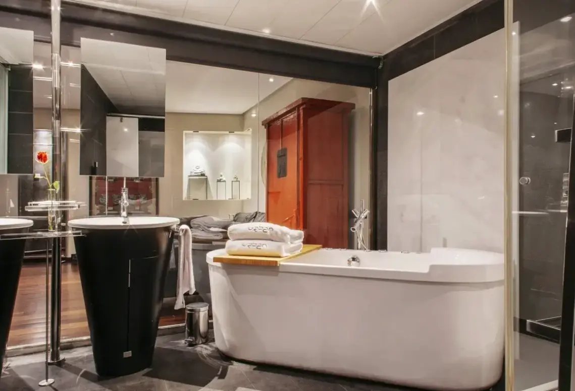 Łazienka w pokoju hotelu Urban (Madryt)