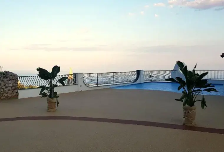 Basen w hotelu Vello D'Oro
