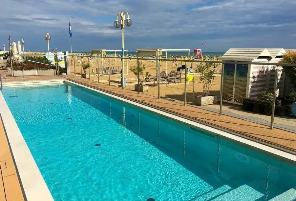 Basen w hotelu Vienna (Lido di Jesolo)