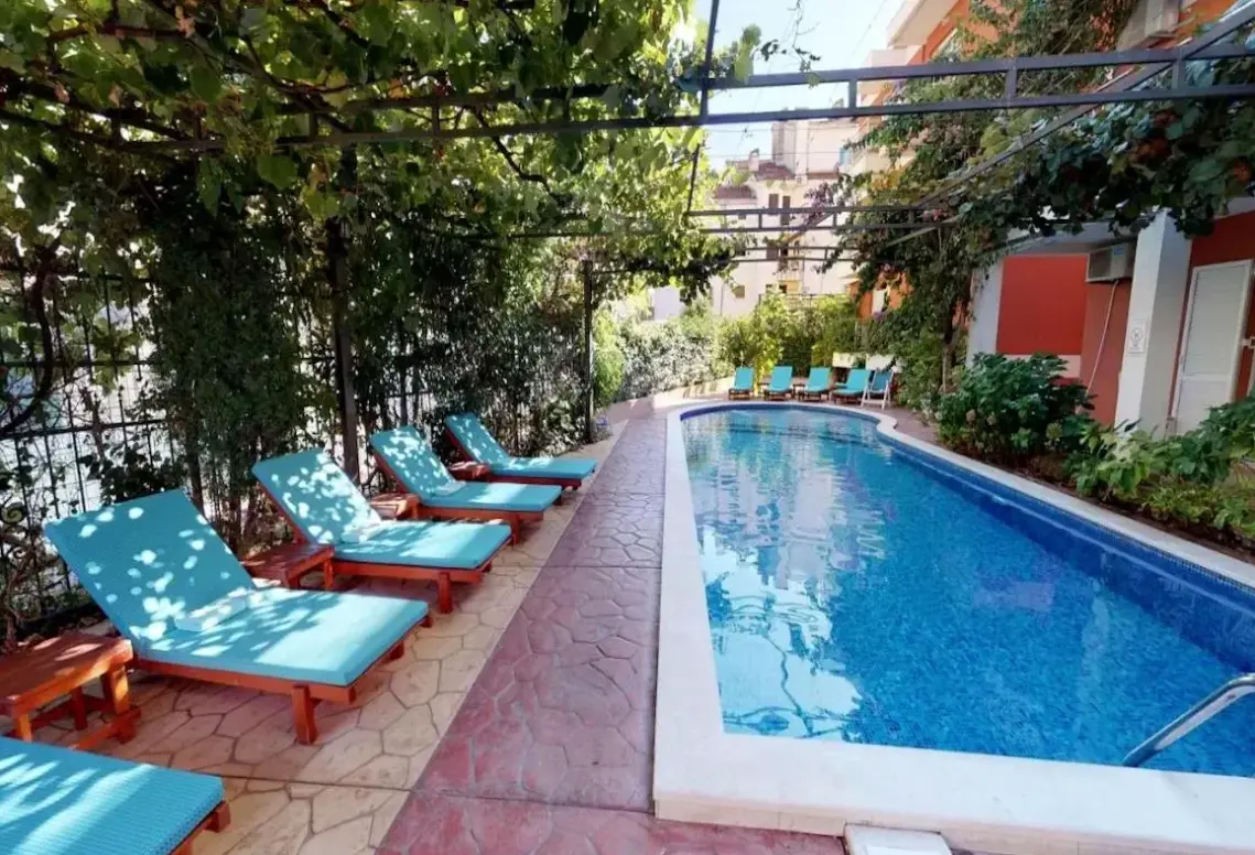 Basen w hotelu Villa Bojana