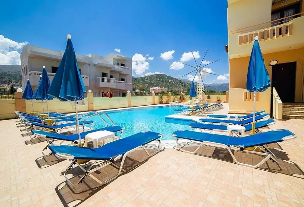 Basen w hotelu Villa Diasselo