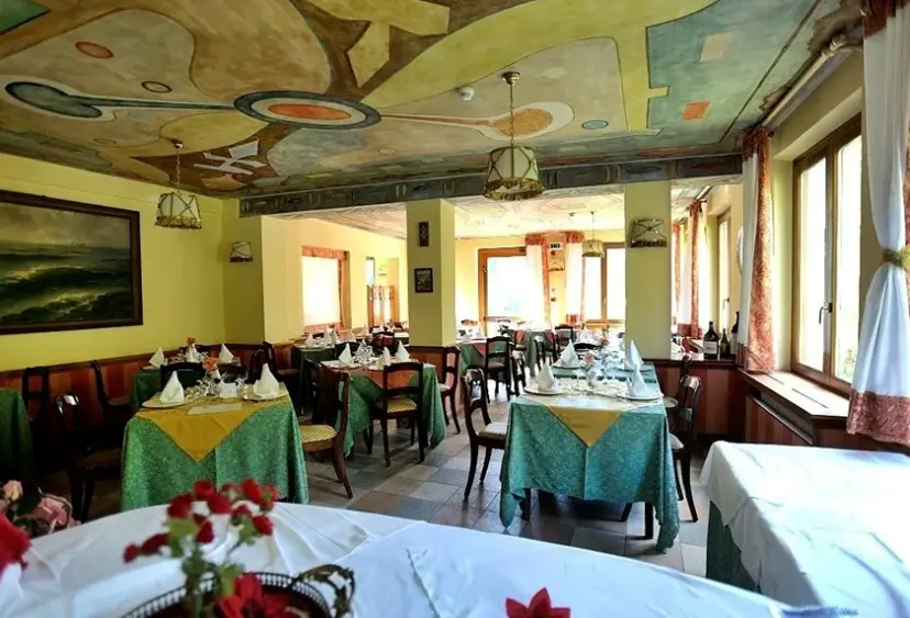 Restauracja i jedzenie w hotelu Villa Emma (Alba Di Canazei)