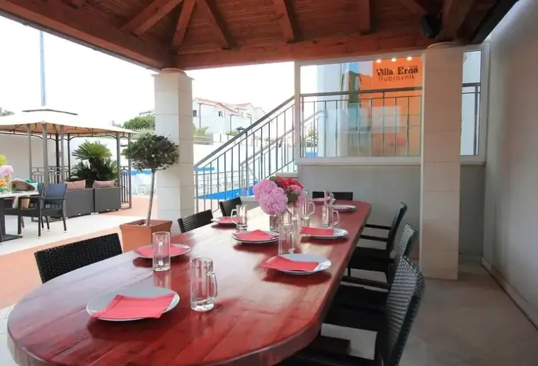 Restauracja i jedzenie w hotelu Villa Erna (Dubrownik)