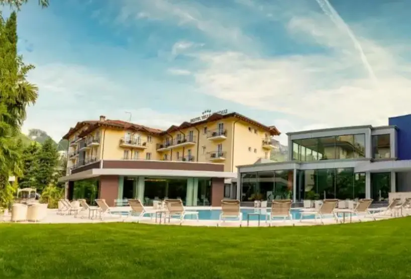 Basen w hotelu Villa Nicolli