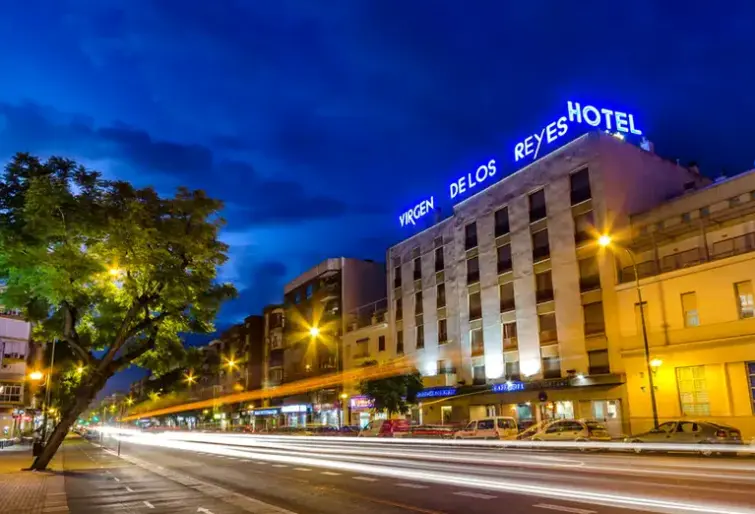 Hotel Virgen de los Reyes Sevilla