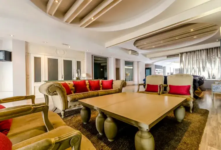 Lobby hotelu Virgen de los Reyes Sevilla