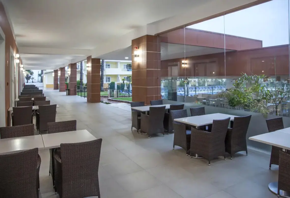 Restauracja i jedzenie w hotelu Vitors Plaza