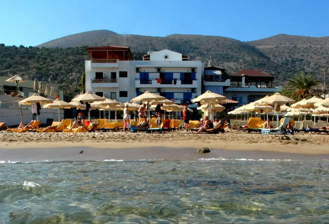 Plaża przy hotelu Vlachakis
