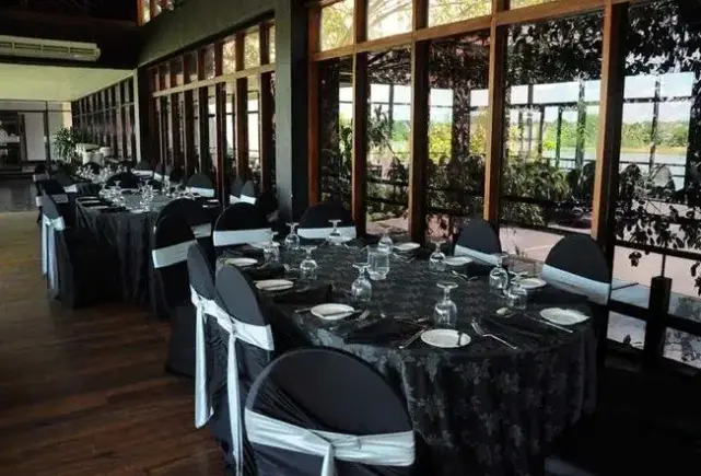 Restauracja i jedzenie w hotelu Waters Edge (Birzebbuga)