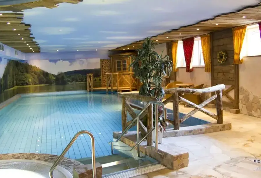Basen w hotelu Wellnesshotel Burgerstuben