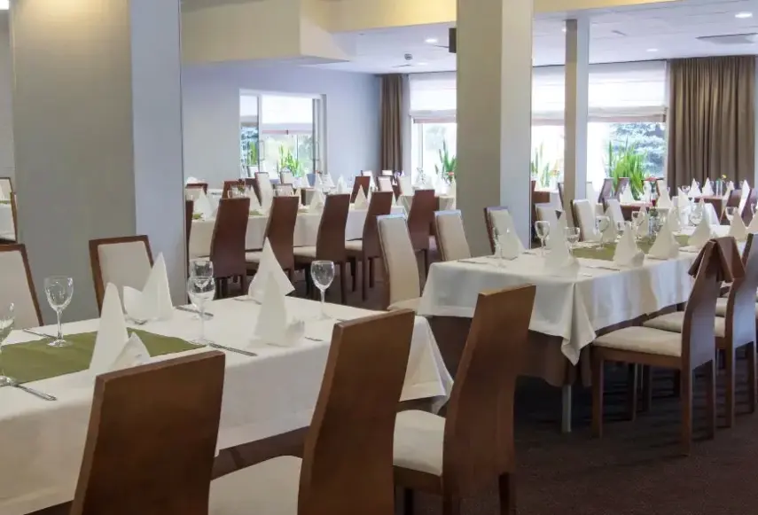 Restauracja i jedzenie w hotelu Wodnik (Słok)