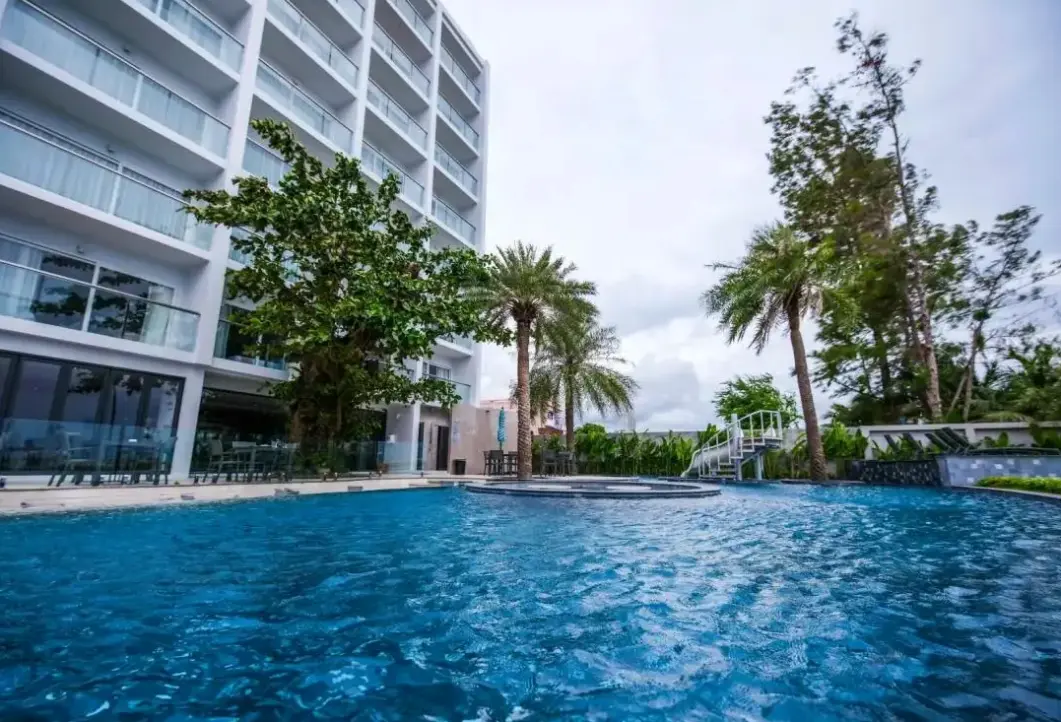 Basen w hotelu Worita Cove