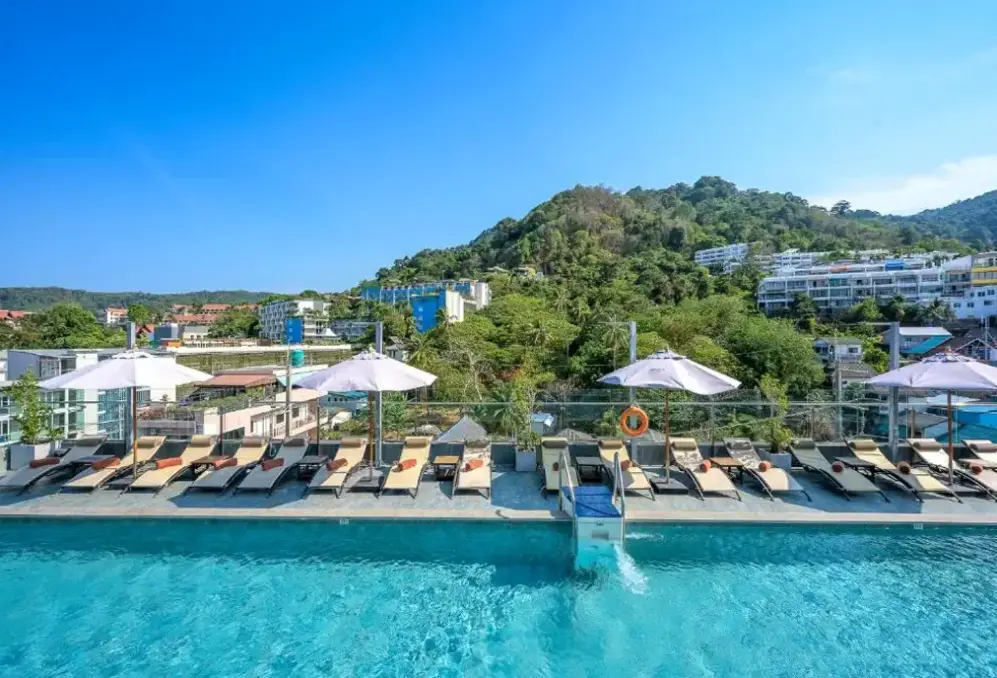 Basen w hotelu Zenseana Resort & Spa