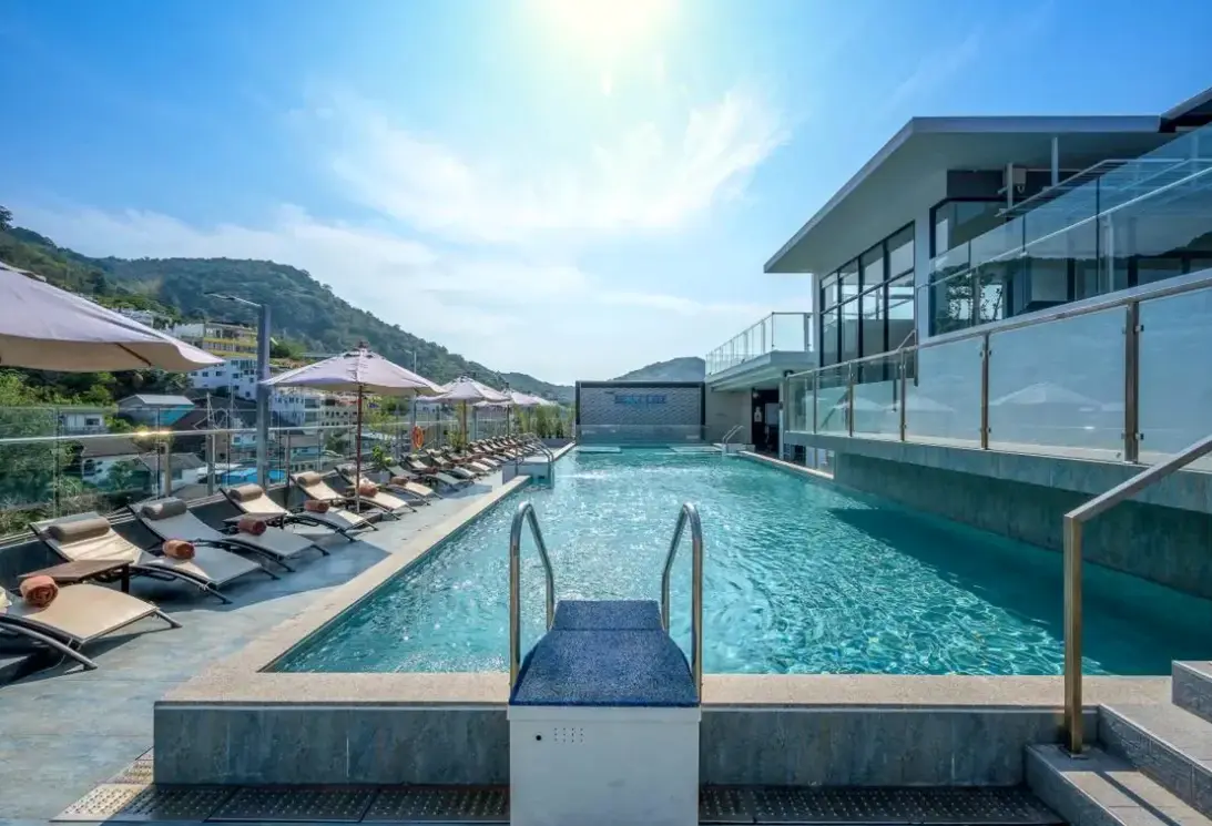 Basen w hotelu Zenseana Resort & Spa