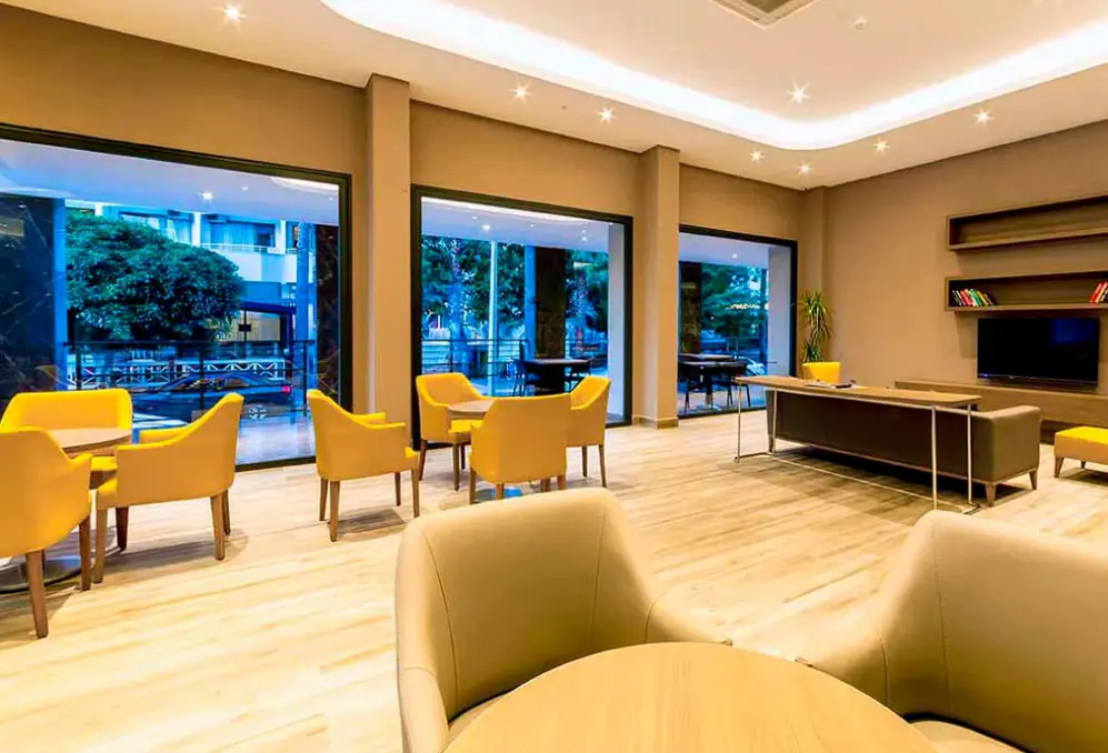 Lobby hotelu Ada Julian