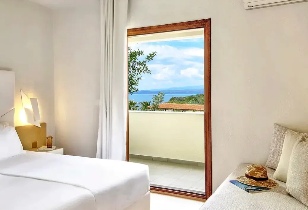 Basen w hotelu Akrathos Beach