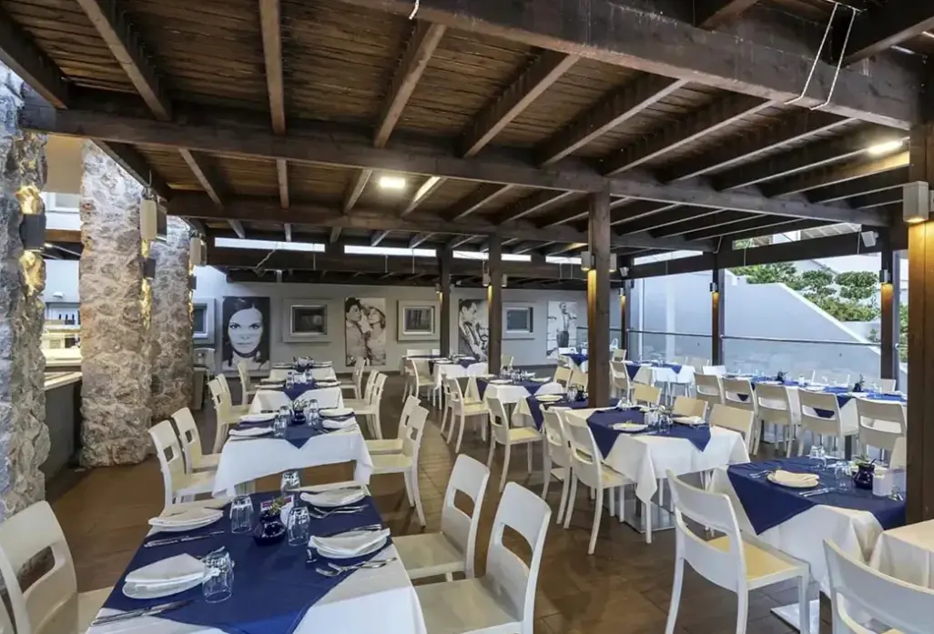 Restauracja i jedzenie w hotelu Akti Coast Club