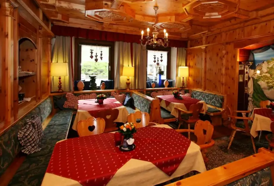 Restauracja i jedzenie w hotelu Alber Ferienhotel