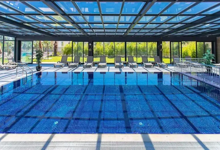 Basen w hotelu Alexia Resort & Spa
