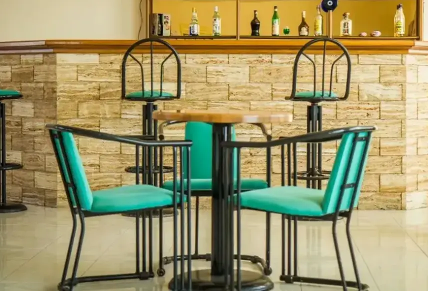 Restauracja i jedzenie w hotelu Alkmini