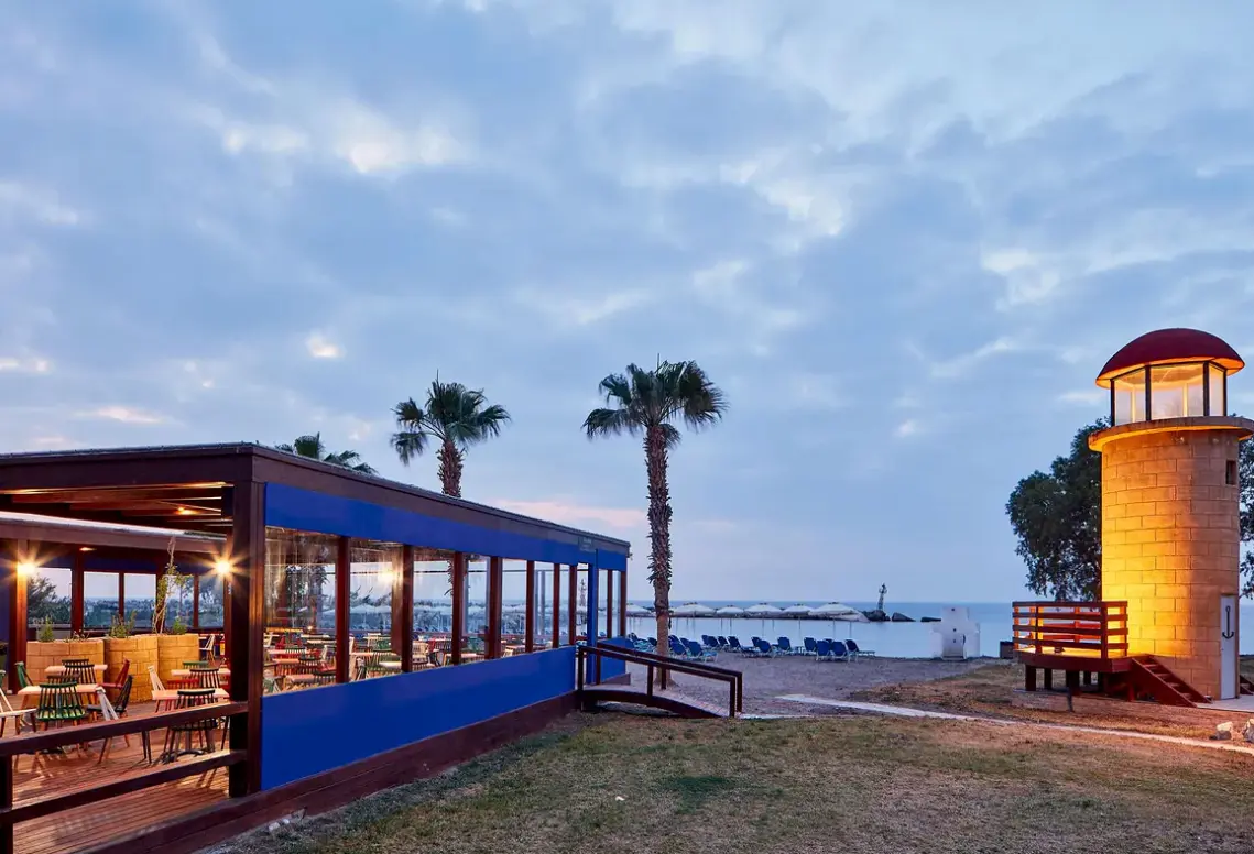 Plaża przy hotelu All Senses Nautica Blue Exclusive Resort & Spa (ex Aegean Breeze)