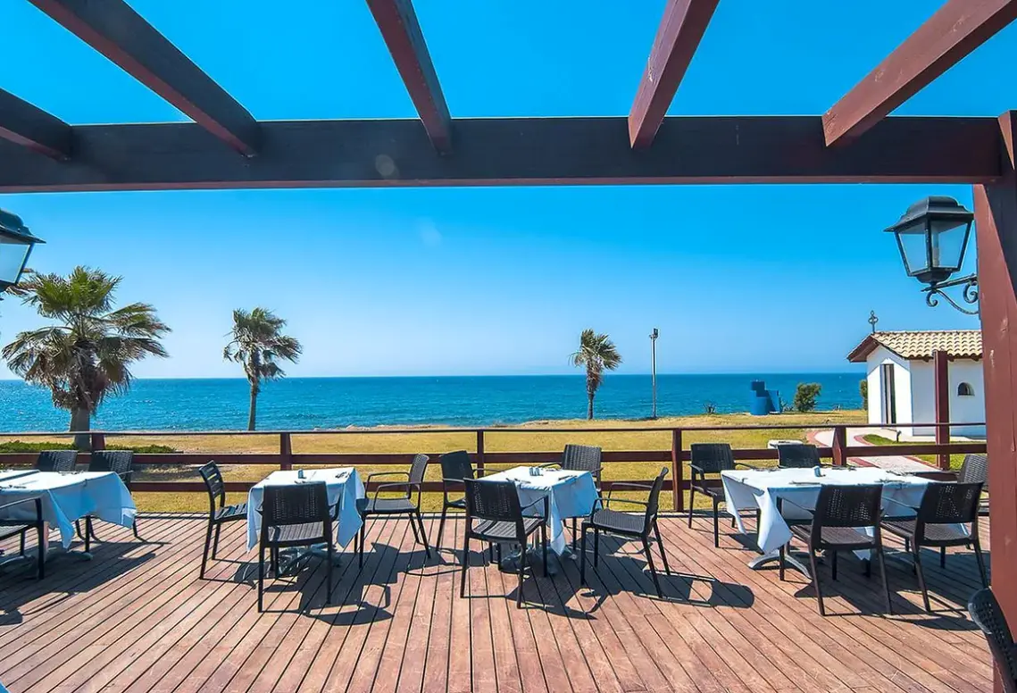Plaża przy hotelu All Senses Nautica Blue Exclusive Resort & Spa (ex Aegean Breeze)