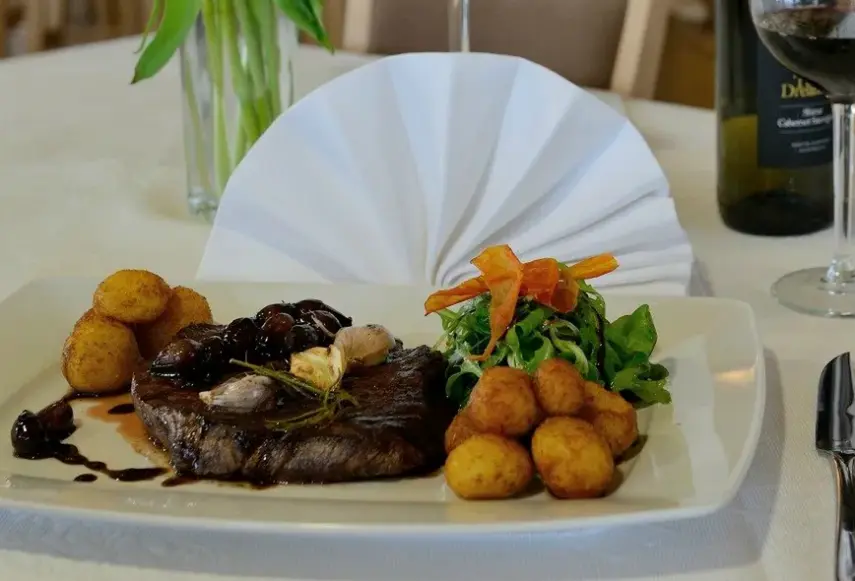 Restauracja i jedzenie w hotelu Alpejski (Polanica Zdrój)