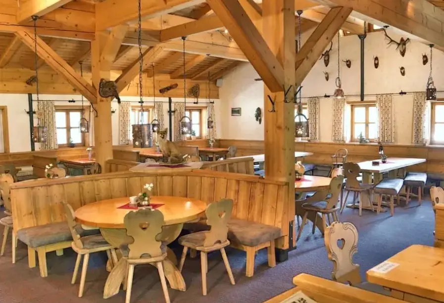 Restauracja i jedzenie w hotelu Alpengasthof Gotschenalm