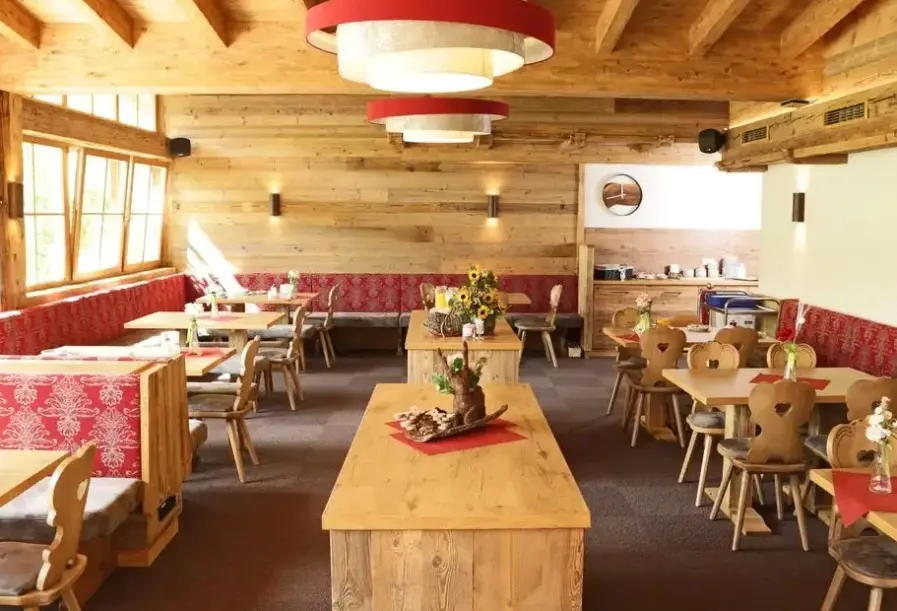 Restauracja i jedzenie w hotelu Alpengasthof Gotschenalm