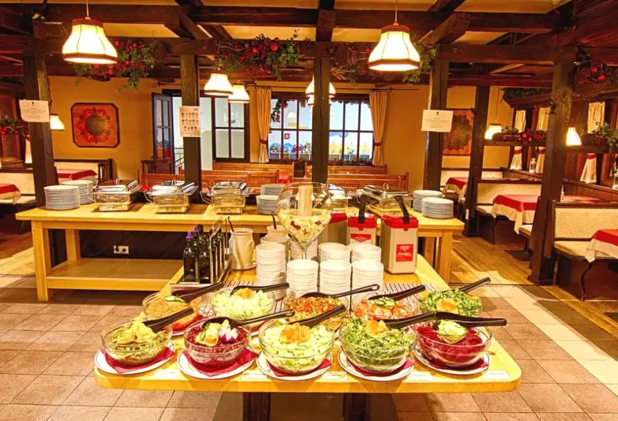 Restauracja i jedzenie w hotelu Alpenhotel Marcius