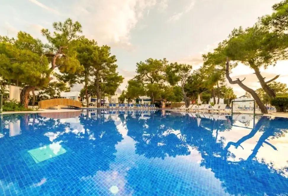 Basen w hotelu Amara Comfort Resort Kemer (ex. Loxia Comfort Resort Kemer)