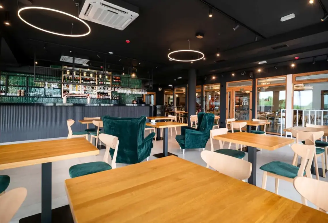 Restauracja i jedzenie w hotelu Amber Park