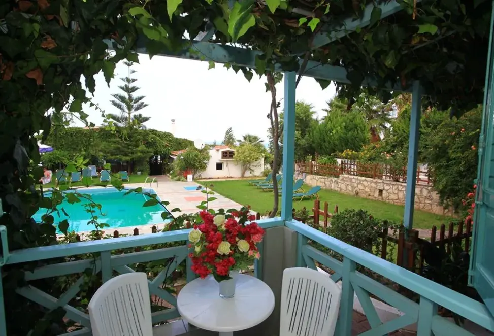 Basen w hotelu Anatoli Apartments