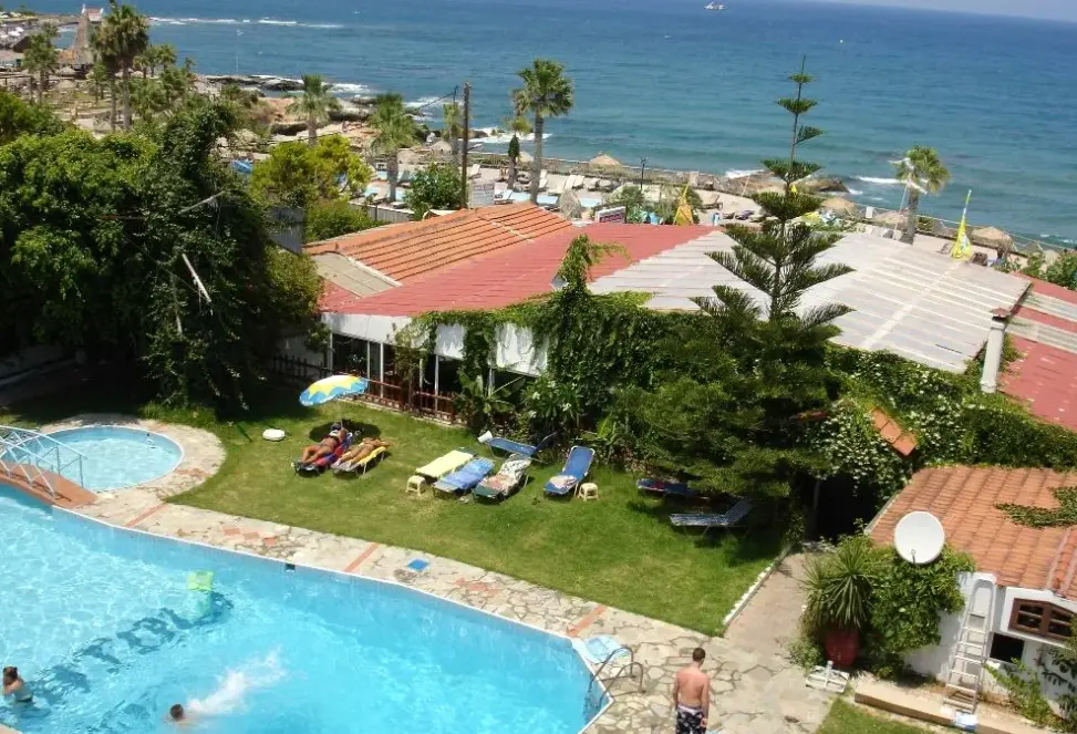 Basen w hotelu Anatoli Apartments